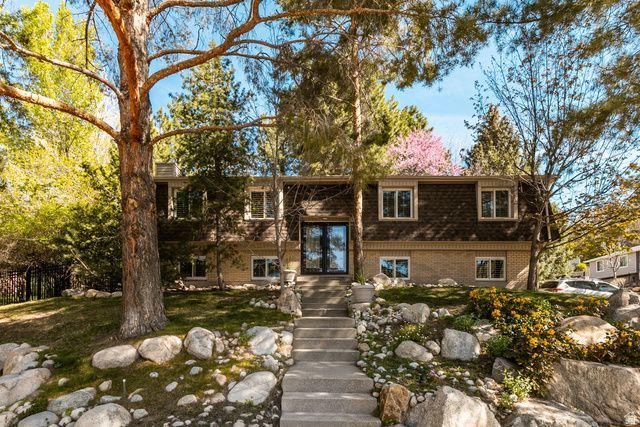 2555 E Chalet Rd S, Cottonwood Heights, UT 84093 Main Photo