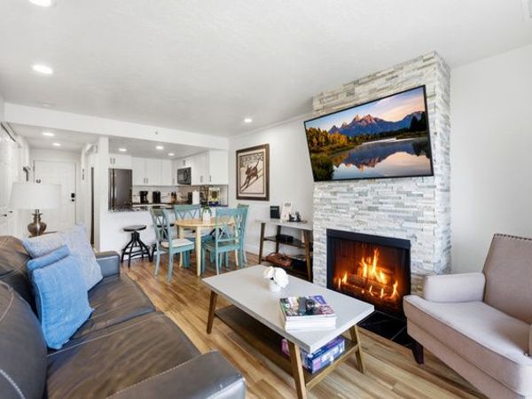 2000 PROSPECTOR AVE, Unit 402, Park City, UT 84060