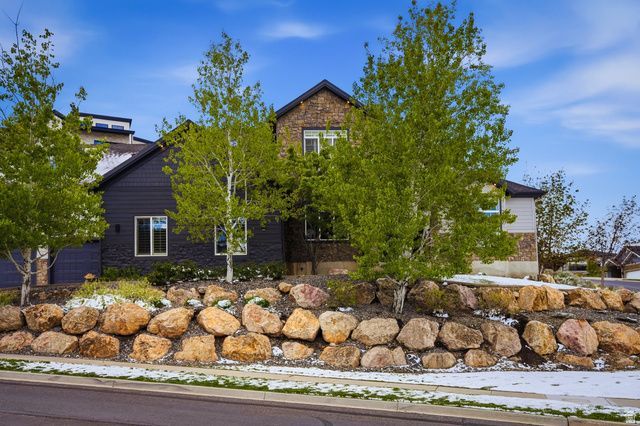 208 E Parkway Cir N, North Salt Lake, UT 84054 Main Photo