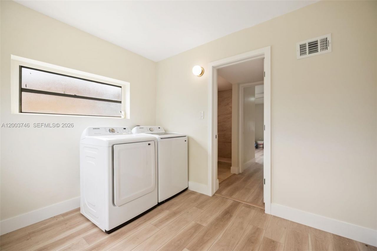 1130 NW 129th St, North Miami, FL 33168 Photo
