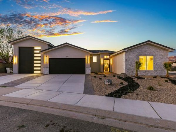 237 E 1100 N, Hurricane, UT 84737
