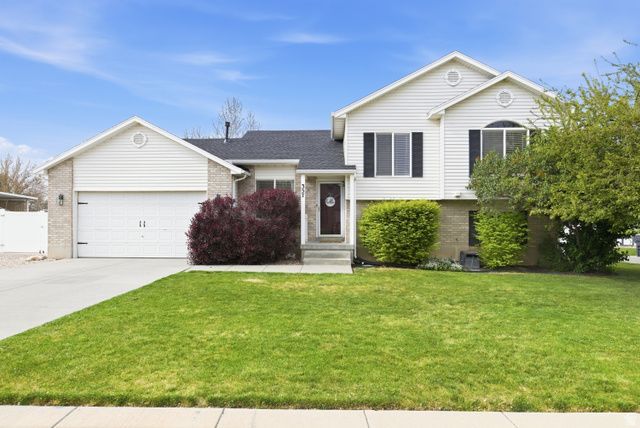 357 Palamino Way, Grantsville, UT 84029 Main Photo