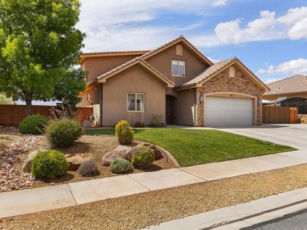 225 N FALCON CT , Ivins, UT 84738