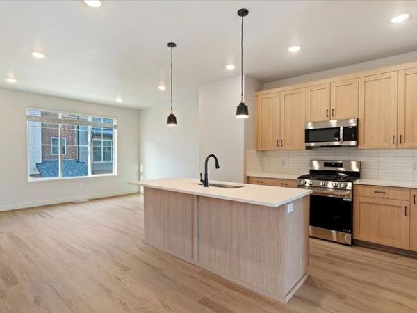 1172 N MERIDIAN LN , Unit 127, North Salt Lake, UT 84054