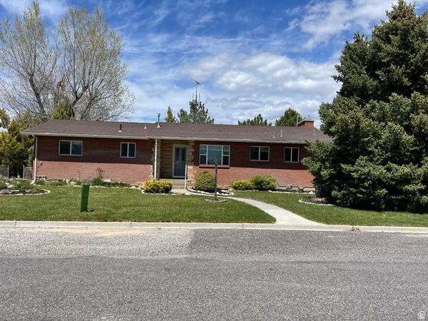 143 E 100 N, Gunnison, UT 84634
