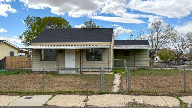 590 Parkway St, East Carbon, UT 84520 Main Photo