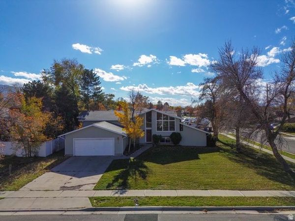 512 E LARCHWOOD DR , Midvale, UT 84047