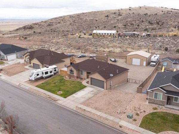 2101 E RAVINE RD , Enoch, UT 84721
