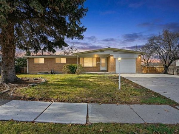 6884 S BELLA VISTA DR , Cottonwood Heights, UT 84121