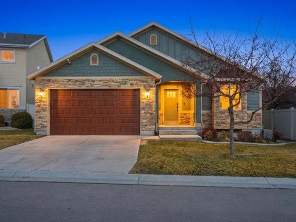 3856 W COASTAL DUNE DR, South Jordan, UT 84009