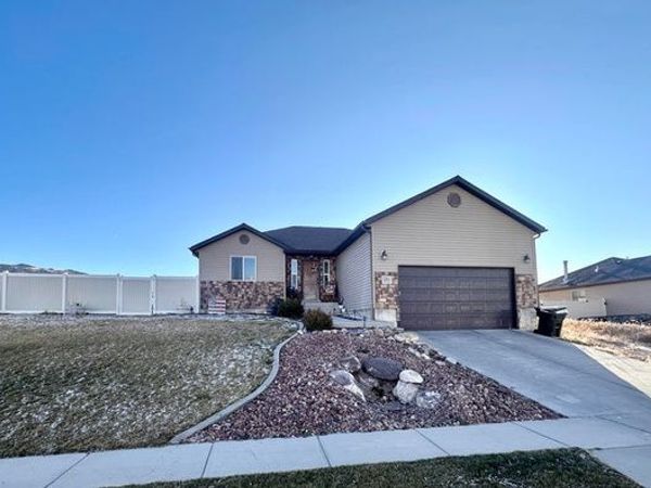 2126 E RAVINE RD, Enoch, UT 84721