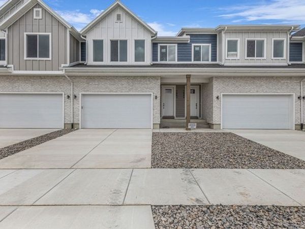 1667 W 2770 S, Unit 206, Syracuse, UT 84075