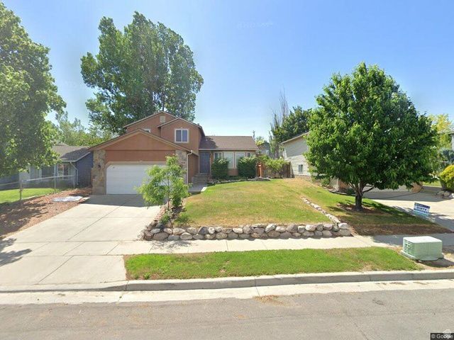6022 S Park Wood W Dr W, Kearns, UT 84118 Main Photo