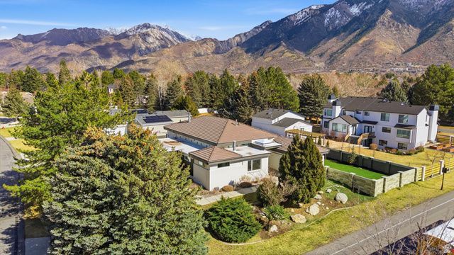 1 Quietwood Ln , Sandy, UT 84092 Main Photo
