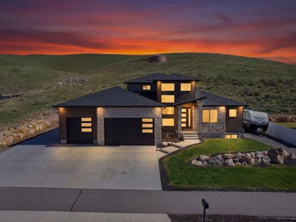 2313 E PATRIOT DR, Eagle Mountain, UT 84005