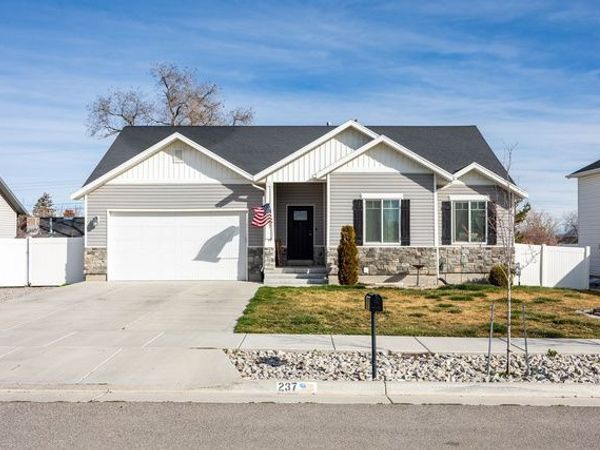 237 E TATE CT , Grantsville, UT 84029