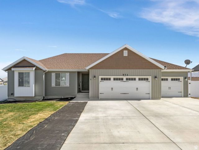 573 S Maxwell Dr W, Grantsville, UT 84029 Main Photo