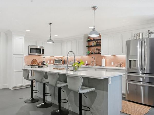1027 W SEASONS VIEW CT, Lehi, UT 84048