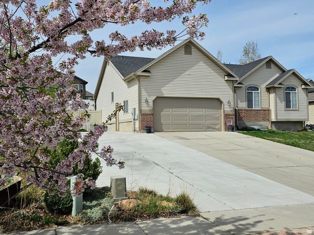 6516 S Apple Creek Ct W, Salt Lake City, UT 84118 Main Photo