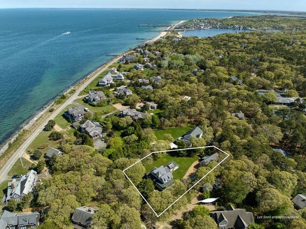 16 Atlantic Avenue, Oak Bluffs, MA 02557