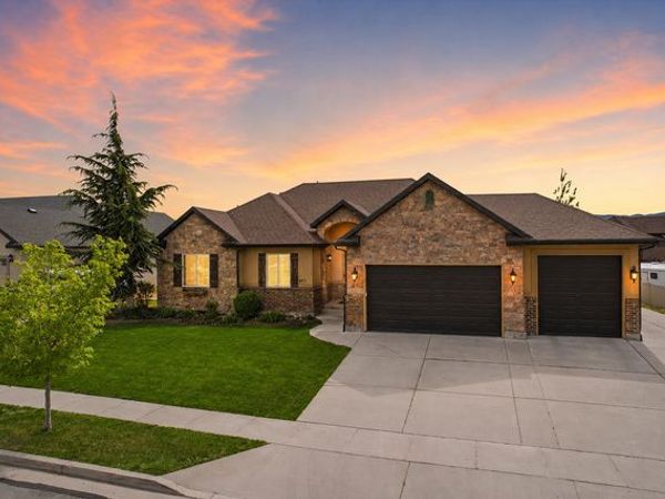 977 W WHITE WULFF DR, Bluffdale, UT 84065