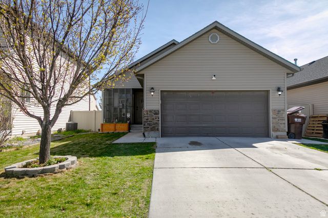1534 E Shadow Dr N, Eagle Mountain, UT 84005 Main Photo