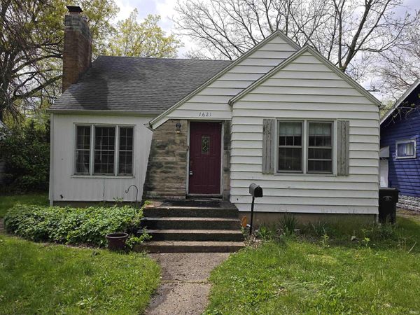 1621 College Street, South Bend, IN 46628