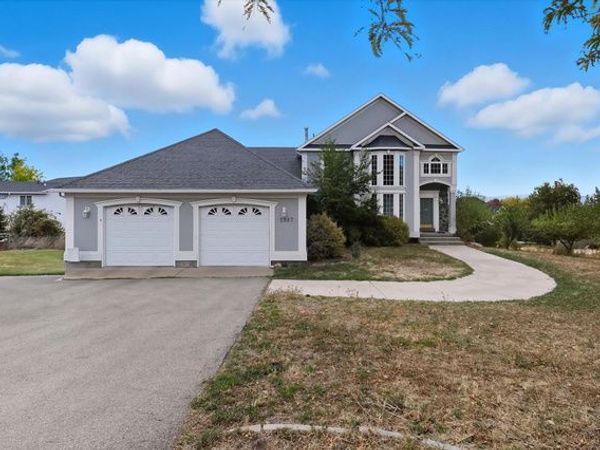 2887 N VIEWCREST CIR E, North Logan, UT 84341