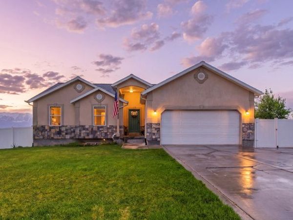 4054 S MOUNTAIN MOON DR , Saratoga Springs, UT 84045