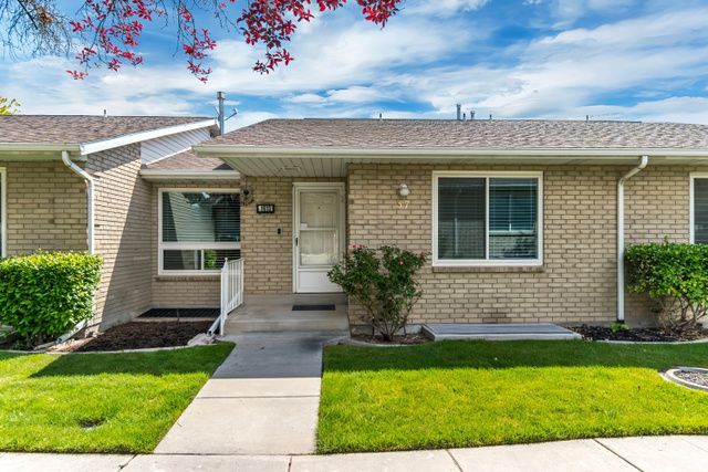 1613 W Cornerstone Dr, South Jordan, UT 84095 Main Photo