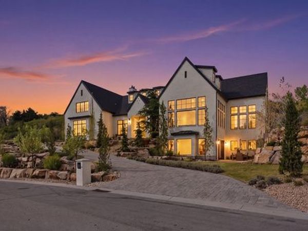 11 E CROSS HILL LN , Sandy, UT 84092