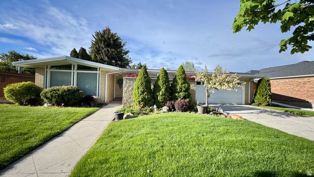 159 E Main St, Hyrum, UT 84319 Main Photo