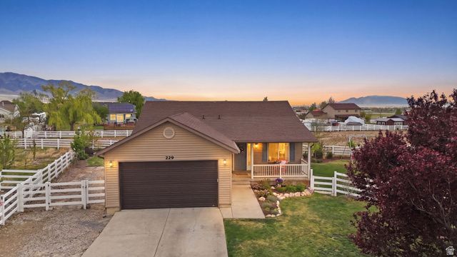 229 Alexander Ct , Grantsville, UT 84029 Main Photo