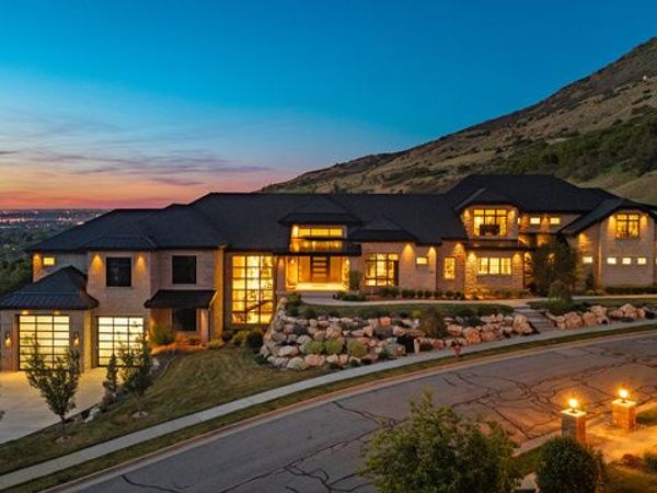 349 FORD CANYON DR, Centerville, UT 84014