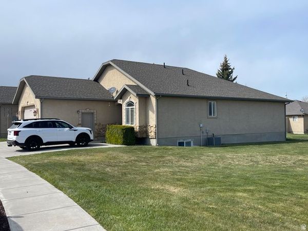 2054 COTTAGE LN, Garden City, UT 84028