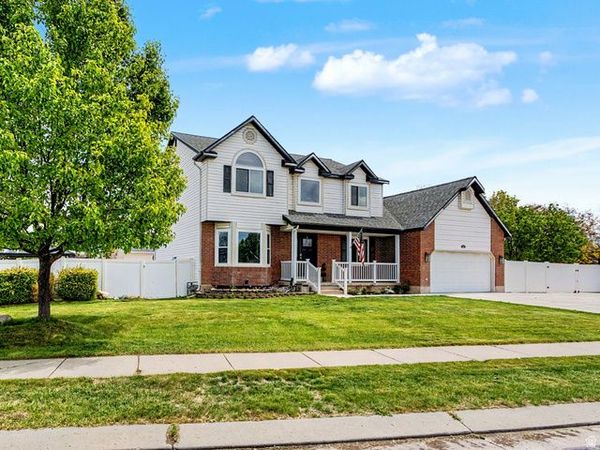 8233 S CREEKWOOD CIR, West Jordan, UT 84088