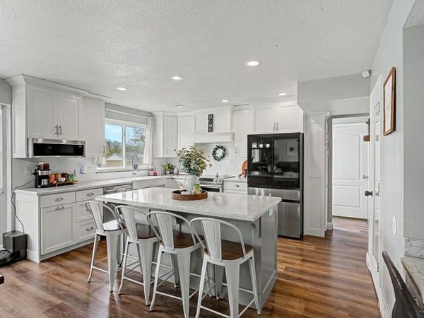 8233 S CREEKWOOD CIR, West Jordan, UT 84088