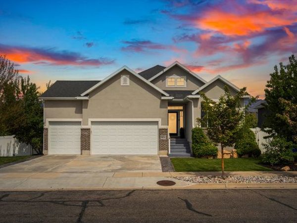 542 E PETERSEN PKWY S, South Weber, UT 84405