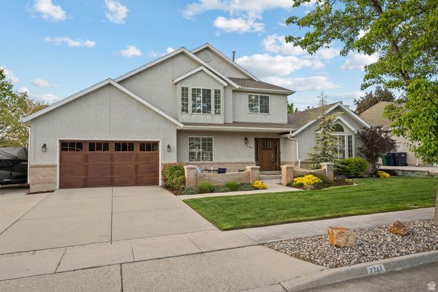 2247 E Willow Hills Dr , Sandy, UT 84093 Main Photo