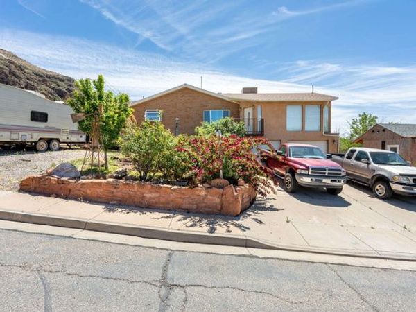 121 N 100 E, La Verkin, UT 84745
