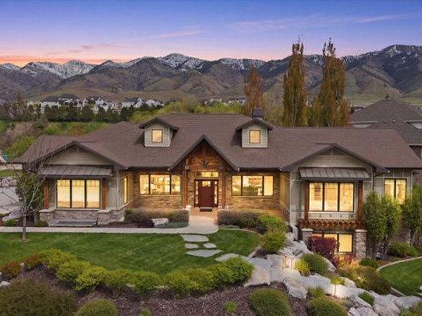 715 BLUFF ST , Hyde Park, UT 84318