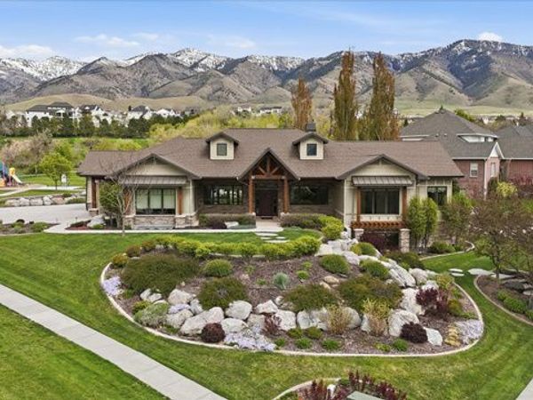 715 BLUFF ST , Hyde Park, UT 84318