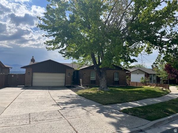 9926 S LANNAE DR , Sandy, UT 84094