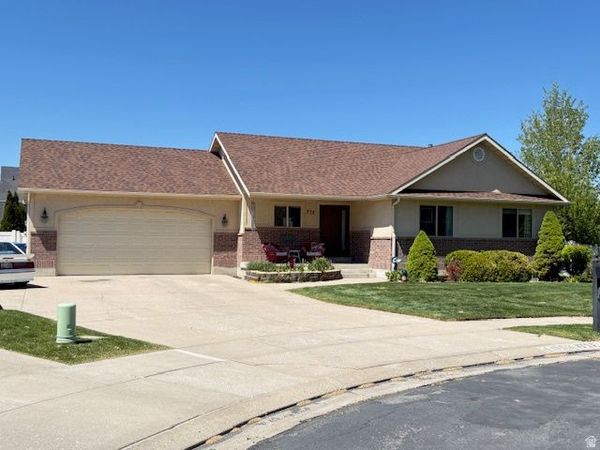 775 E GREEN FIELD CIR S, River Heights, UT 84321