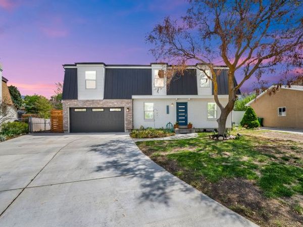 9025 S BONNET DR E, Sandy, UT 84093