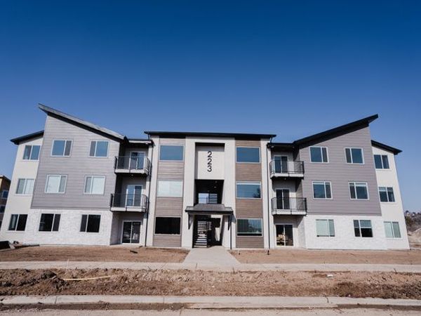 253 E VOLUNTEER DR, Unit 8-203, Spanish Fork, UT 84660