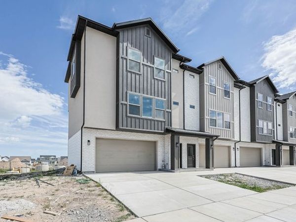 654 CAROLES WAY , Unit 3, Tooele, UT 84074