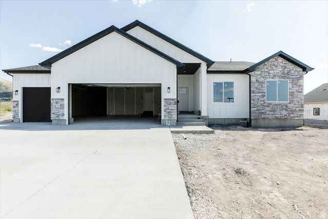 124 N 1140 E, Hyde Park, UT 84318 Main Photo
