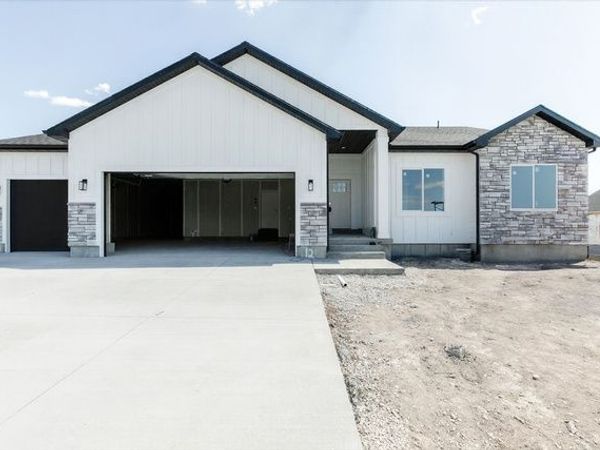124 N 1140 E, Hyde Park, UT 84318