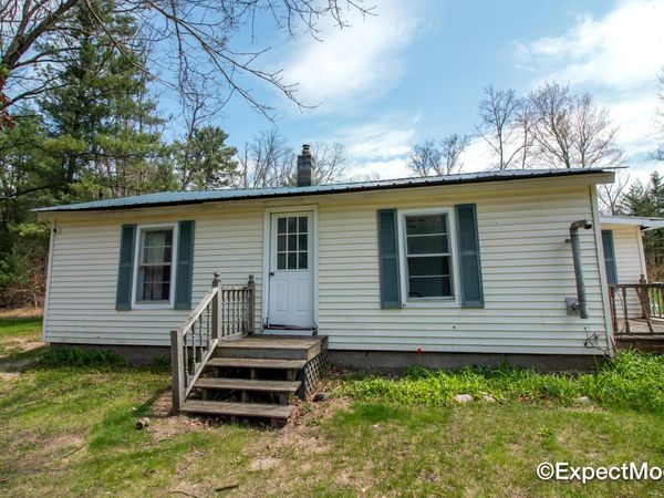7890 N Maple Hill Road, Howard City, MI 49329